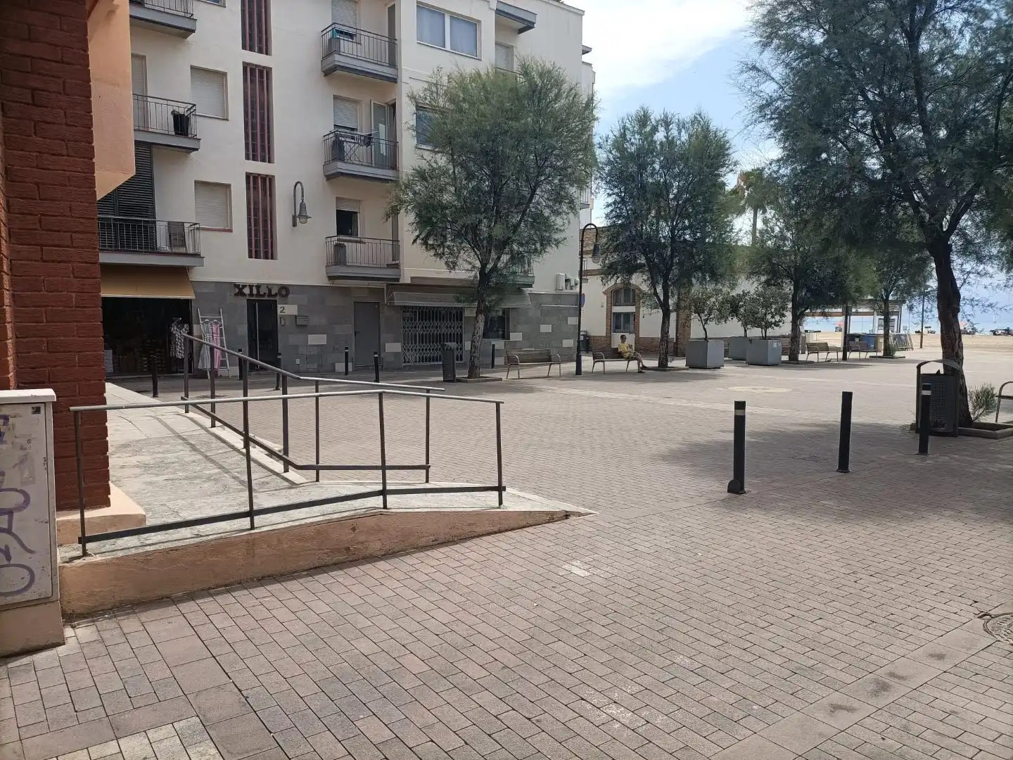 Vista exterior de Local de lloguer en Torredembarra amb Aire condicionat, Calefacció i Moblat