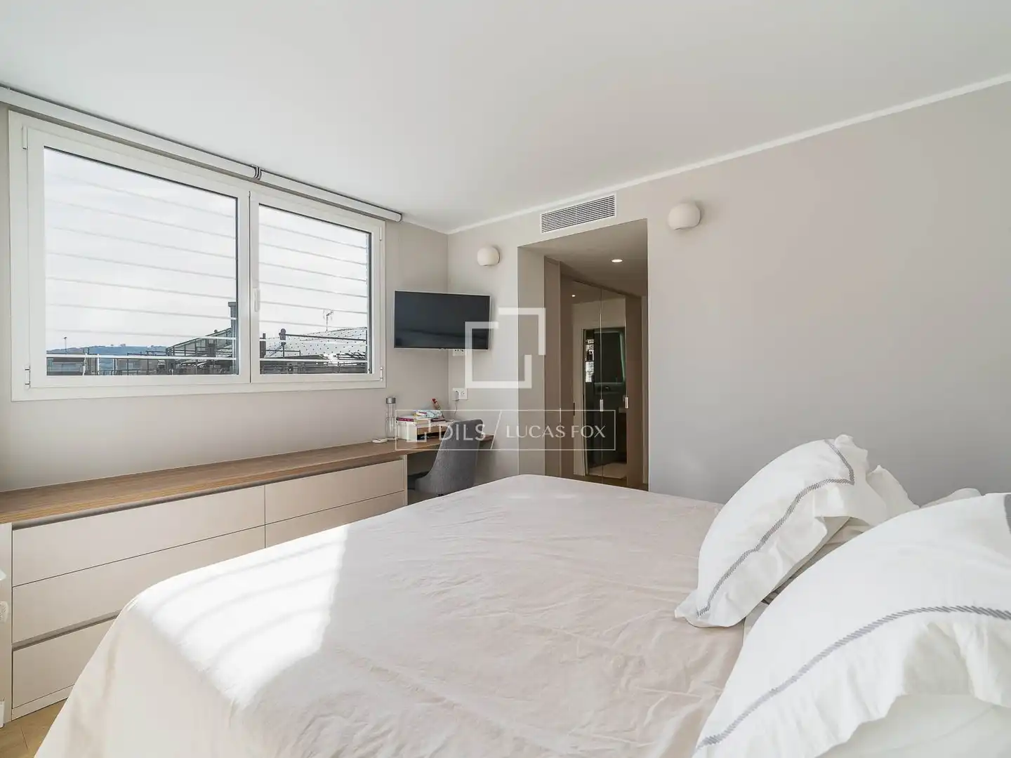 Schlafzimmer von Dachboden zum Verkauf in Barcelona mit Klimaanlage, Heizung und Terrasse