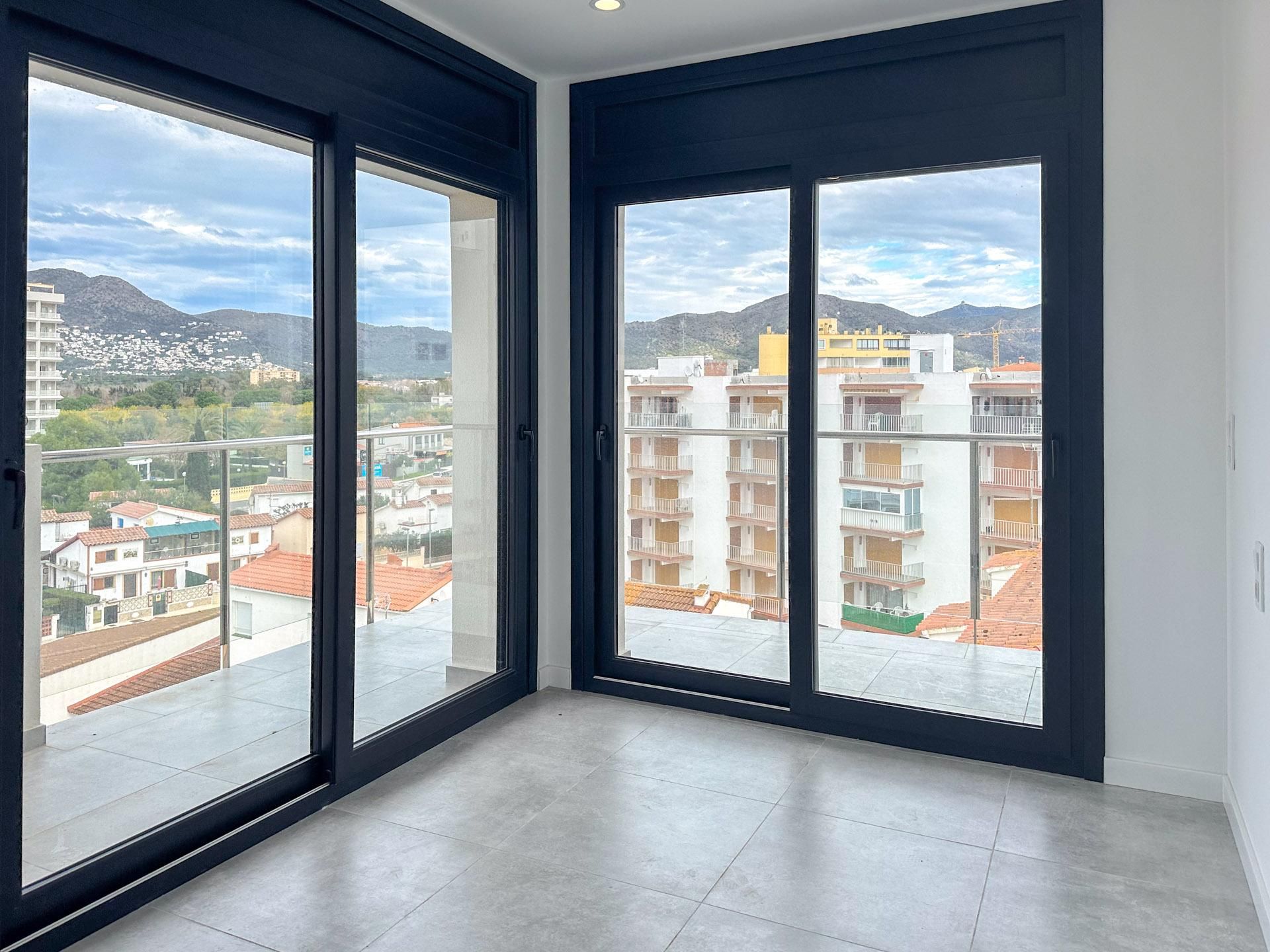 Bedroom of Apartment for sale in Roses  with Air Conditioner, Heating and Terrace