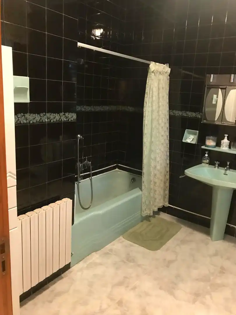 Bathroom of Houses for sale in Pontevedra Capital   with Private garden, Terrace and Swimming Pool