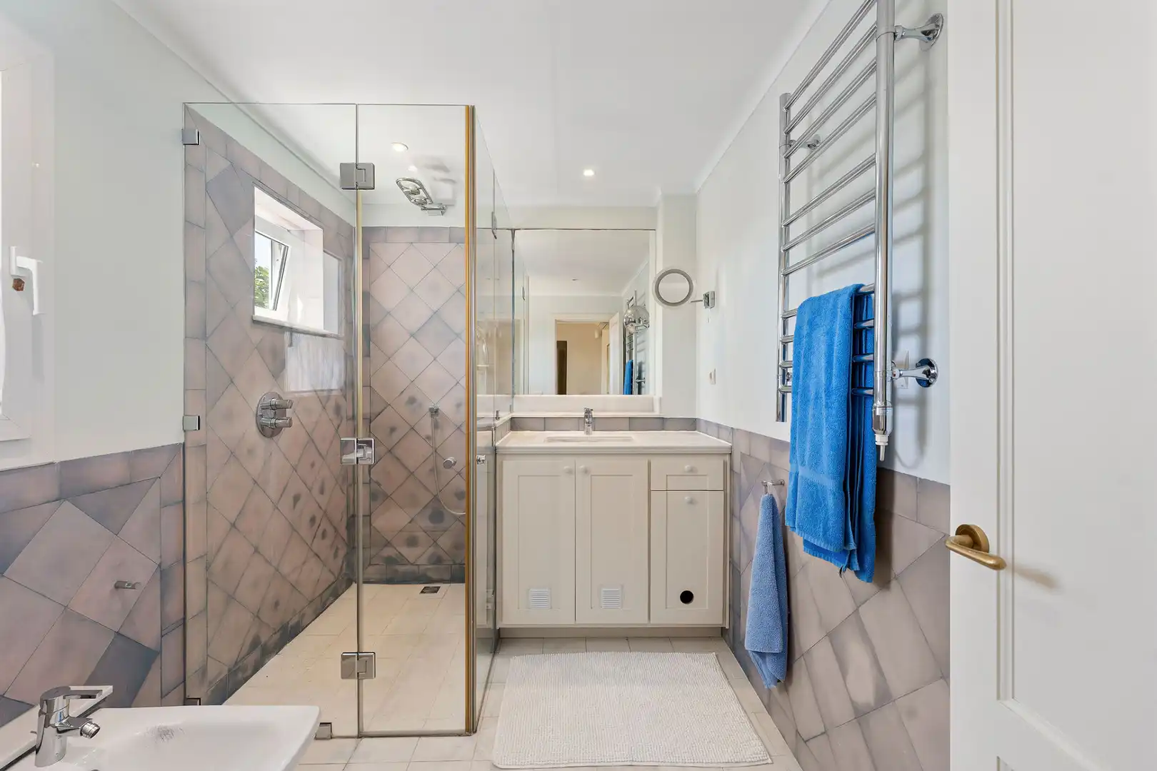 Bany de Casa o xalet en venda en Marbella amb Aire condicionat, Jardí privat i Terrassa