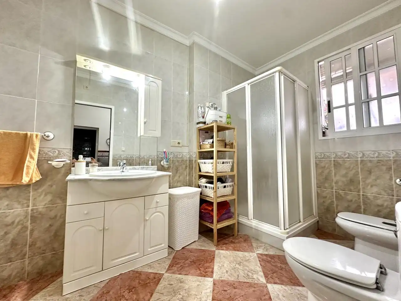 Bathroom of Ground floor for sale in Cuevas Bajas  with Private garden and Storage room