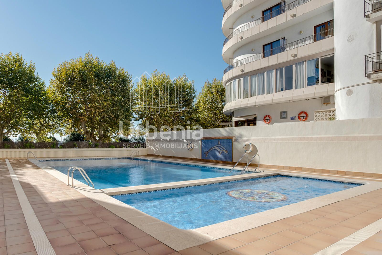 Piscina de Pis en venda en Calella amb Aire condicionat, Terrassa i Traster