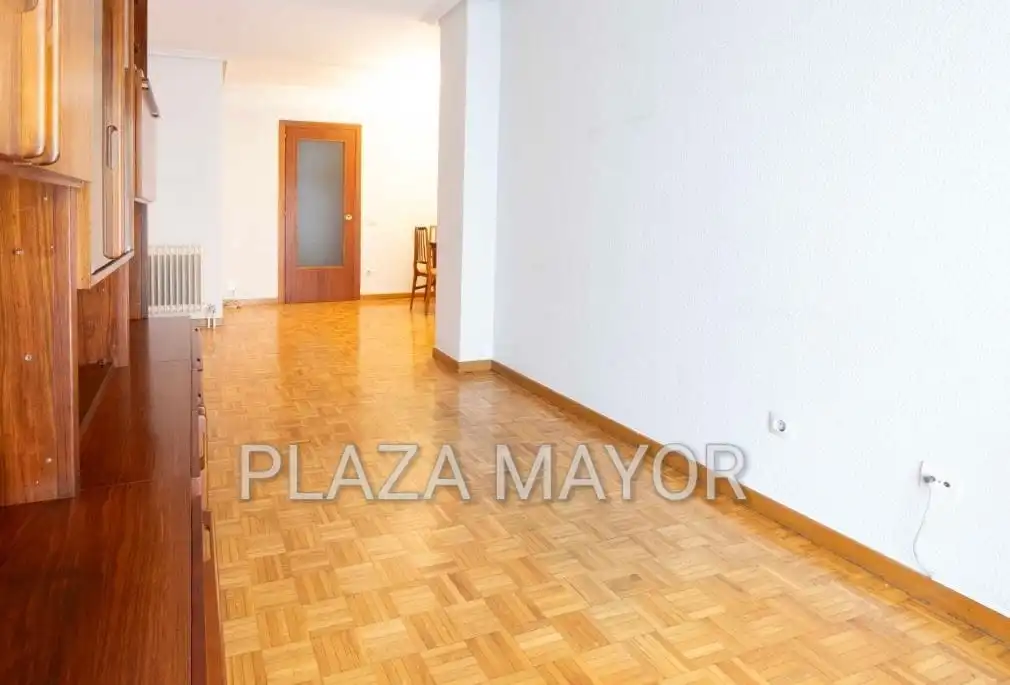 Wohnung zum Verkauf in Salamanca mit Heizung, Parkett und Abstellraum