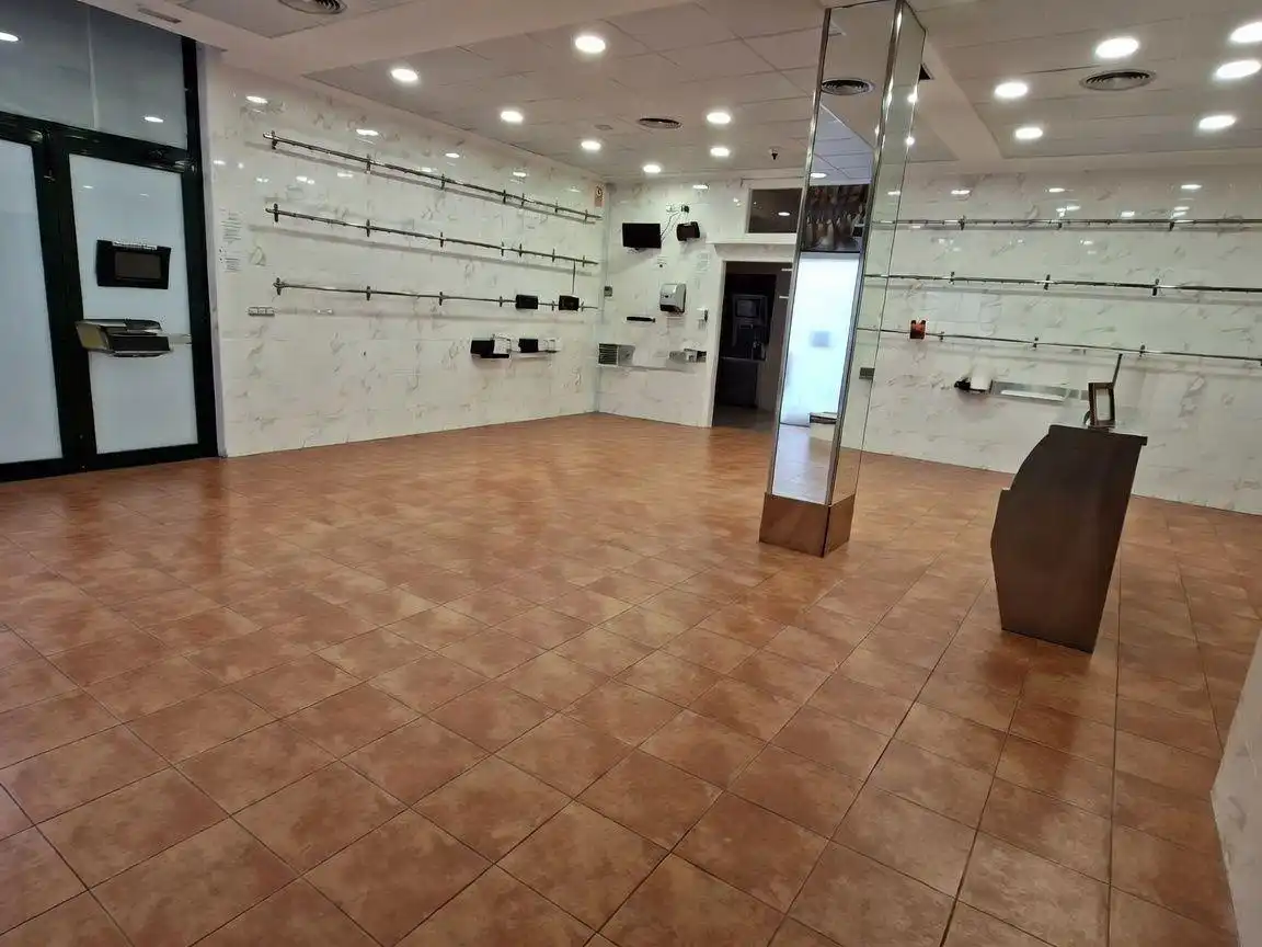 Local comercial en venda a San Pedro