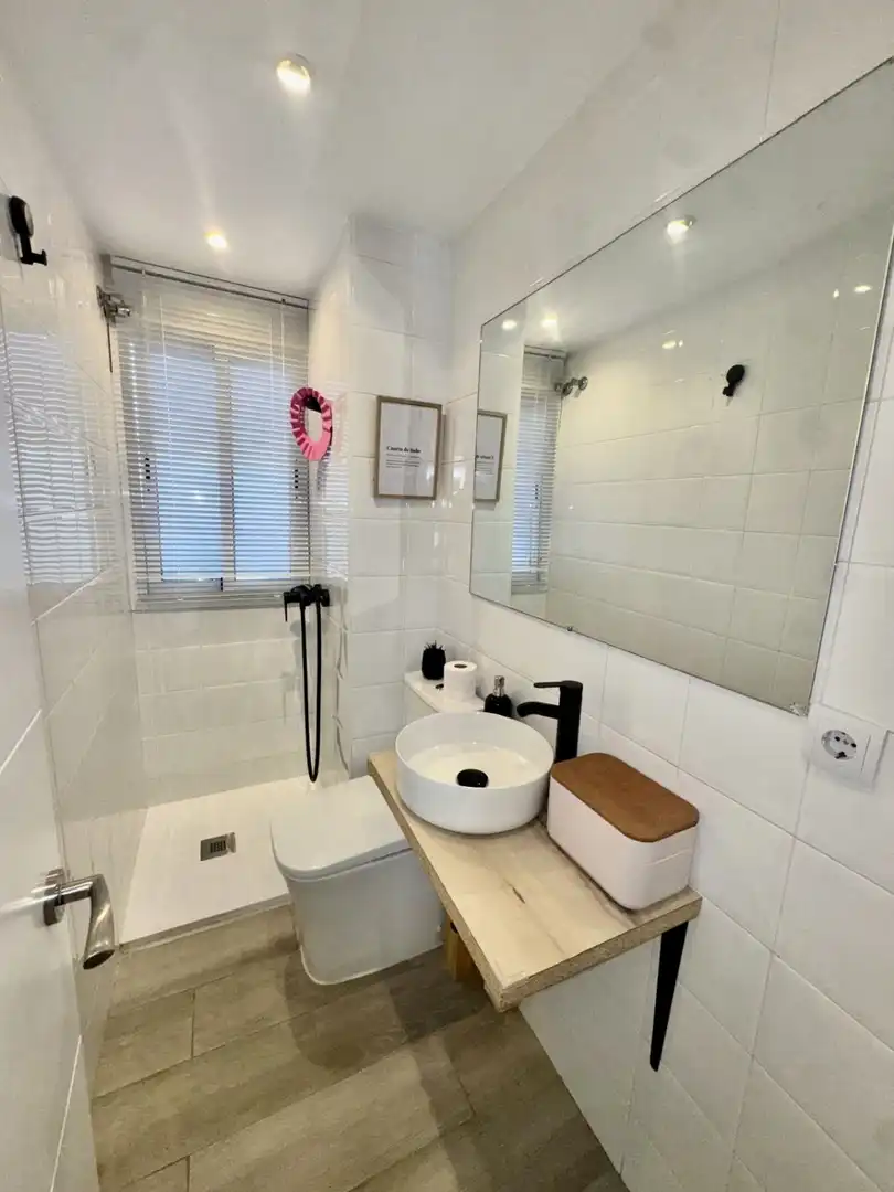 Baño de Piso en venta en Castilleja de la Cuesta con Aire acondicionado y Calefacción