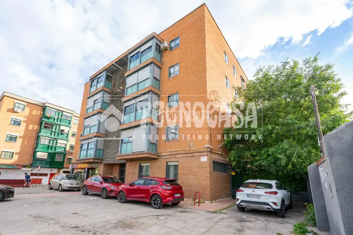 Vista exterior de Piso en venta en Coslada con Trastero