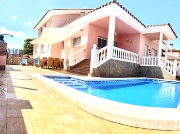 Villa con piscina in vendita a Miami Platja