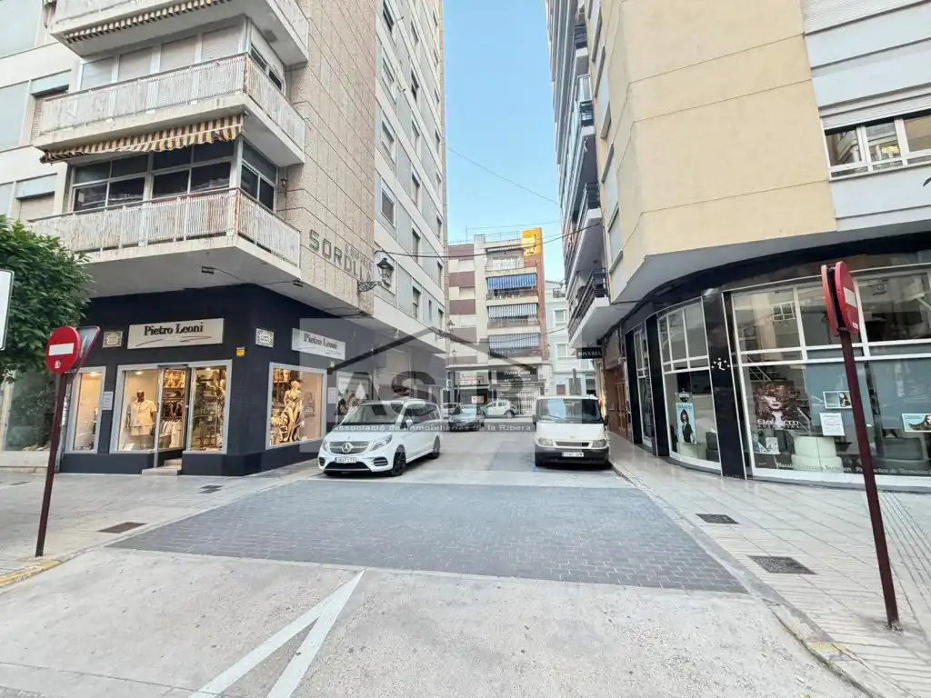 Außenansicht von Garage zum Verkauf in Alzira