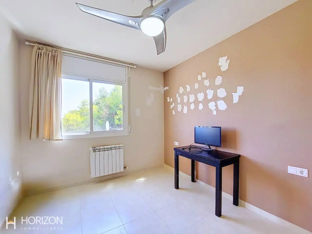 Habitación de Casa adosada en venta en Calafell con Aire acondicionado, Calefacción y Jardín privado