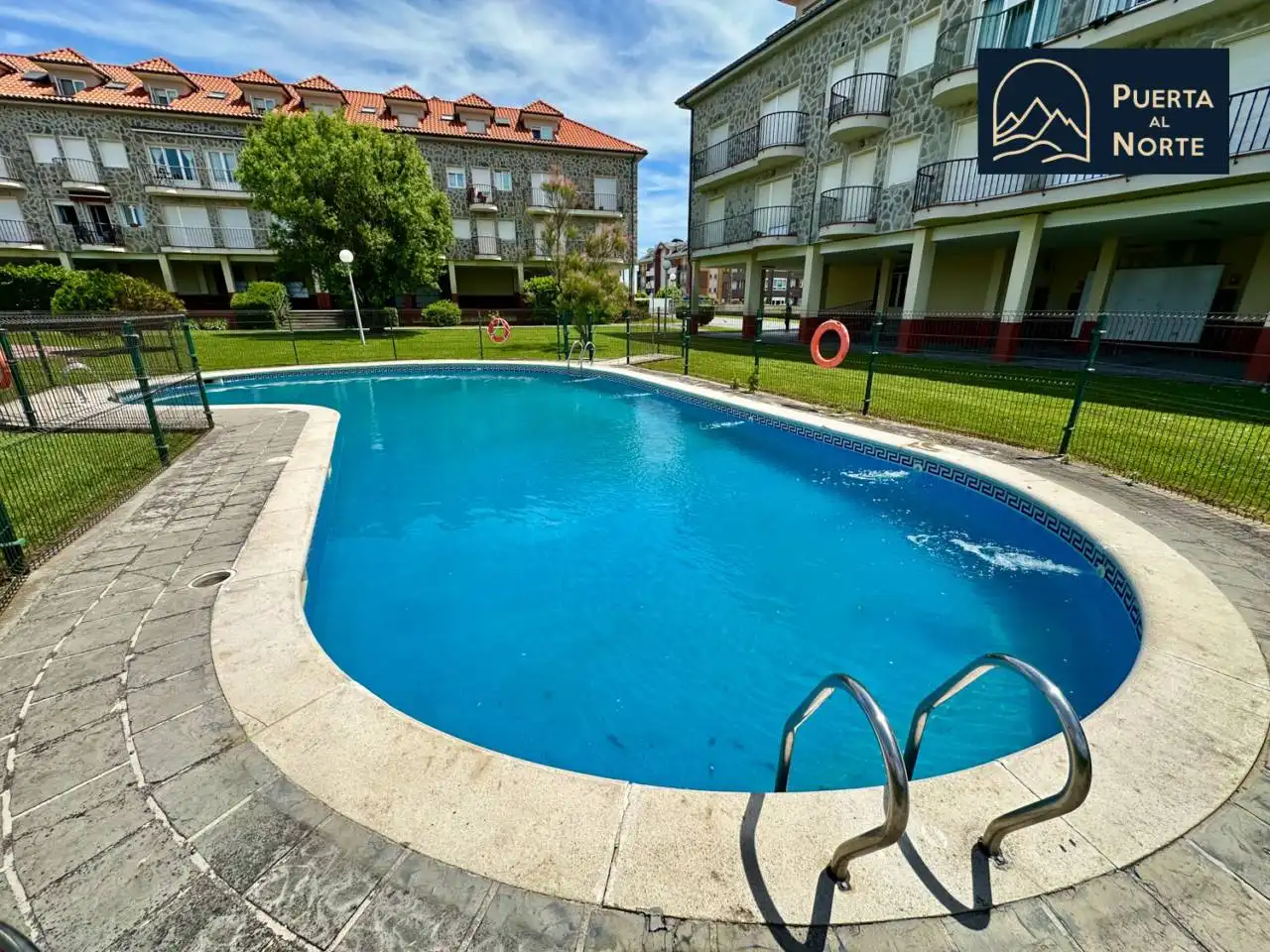 Piscina de Piso en venta en Suances con Calefacción, Amueblado y Balcón