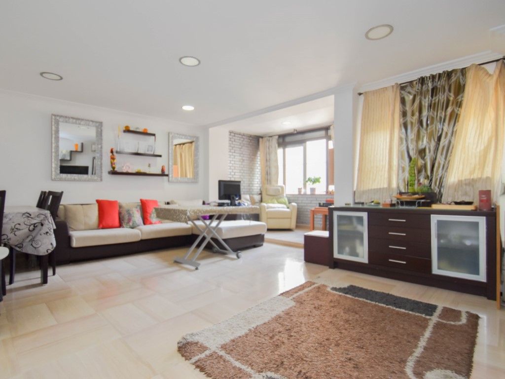 Sala d'estar de Pis en venda en  Granada Capital amb Aire condicionat, Calefacció i Jardí privat