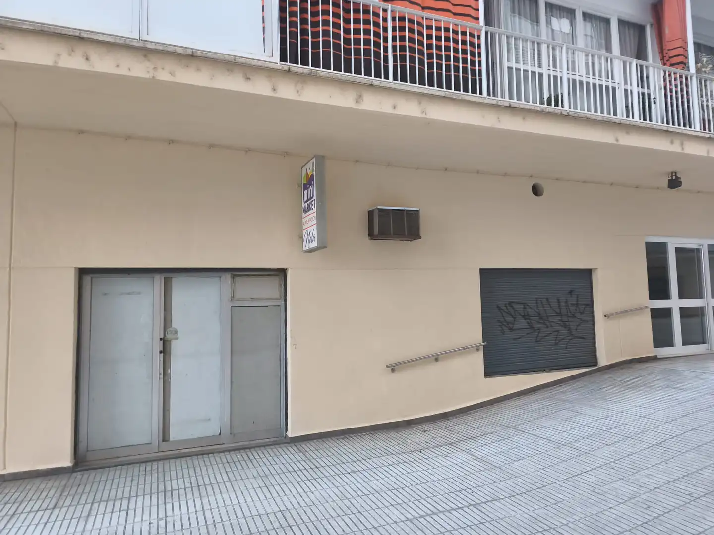 Vista exterior de Local en venta en Lleida
