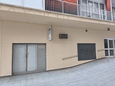 Local comercial en venta en dels Comtes d'Urgell 39
