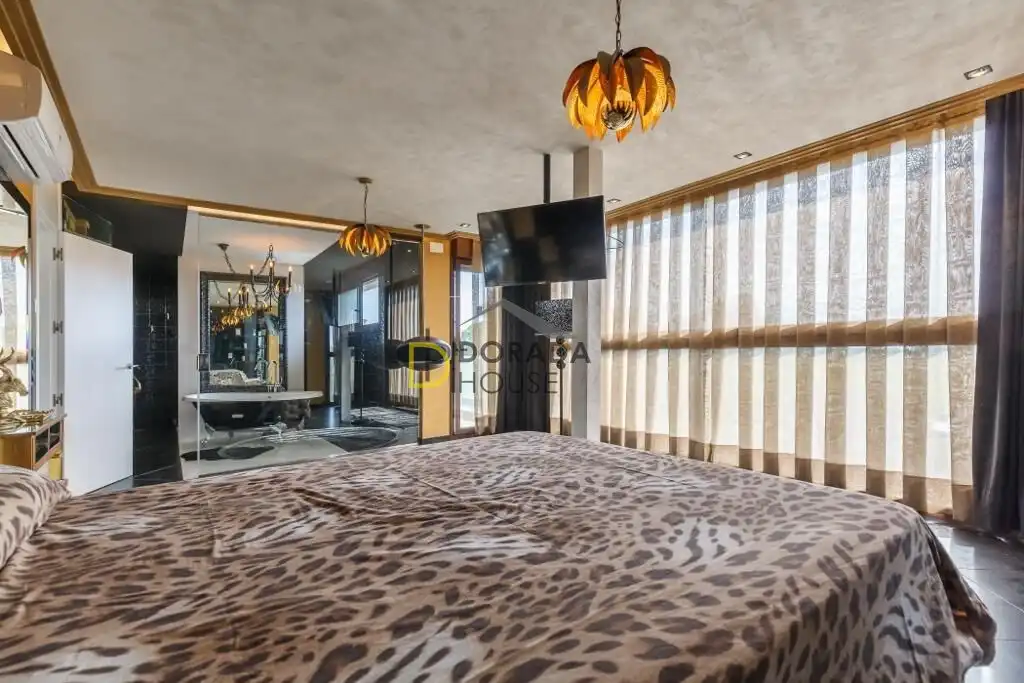 Living room of Houses for sale in Cambrils  with Air Conditioner, Private garden and Terrace