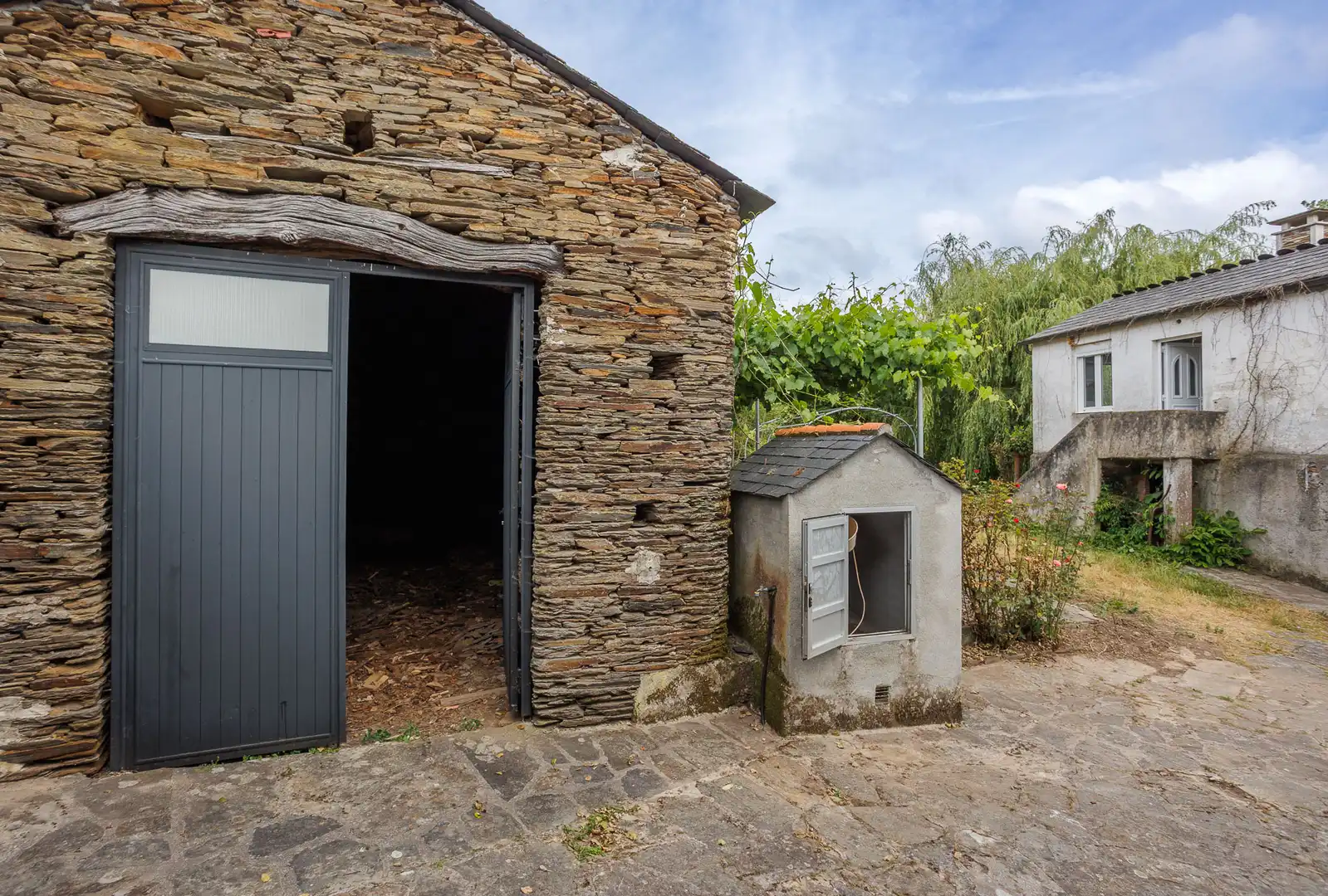 Außenansicht von Country house zum Verkauf in Lugo