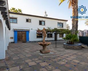 Vista exterior de Casa o xalet en venda en Almuñécar amb Calefacció, Jardí privat i Terrassa