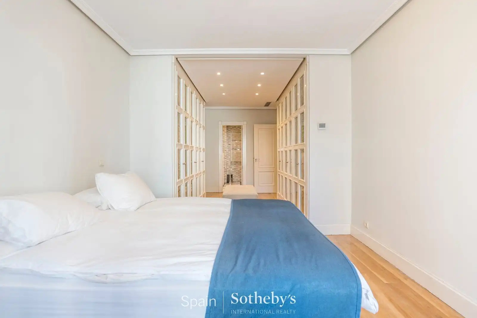 Bedroom of Apartments for rent in Madrid  with Air Conditioner, Heating and Storage room