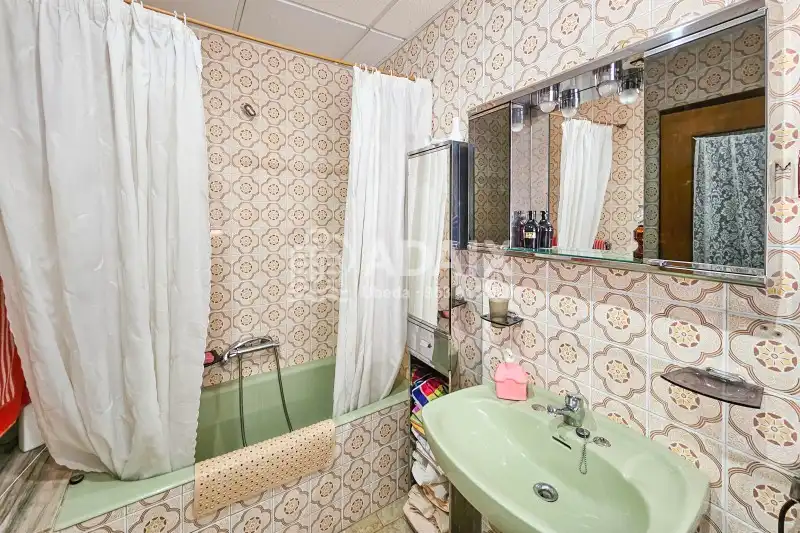 Bany de Casa o xalet en venda en Úbeda amb Terrassa, Traster i Balcó