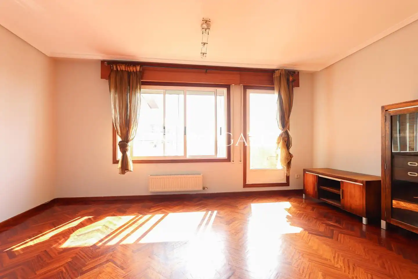 Sala de estar de Dúplex de alquiler en Vigo  con Calefacción, Parquet y Terraza