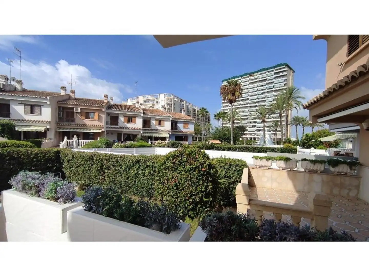 Vista exterior de Casa adosada en venta en El Puig de Santa Maria con Aire acondicionado, Calefacción y Jardín privado