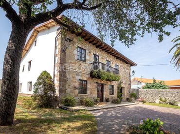 House with garden for sale in Barrio la Maza
