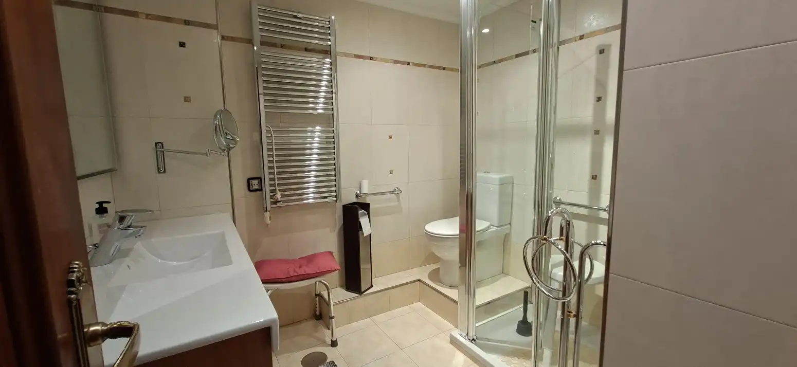 Badezimmer von Wohnung zum Verkauf in Torrelavega  mit Heizung, Parkett und Abstellraum