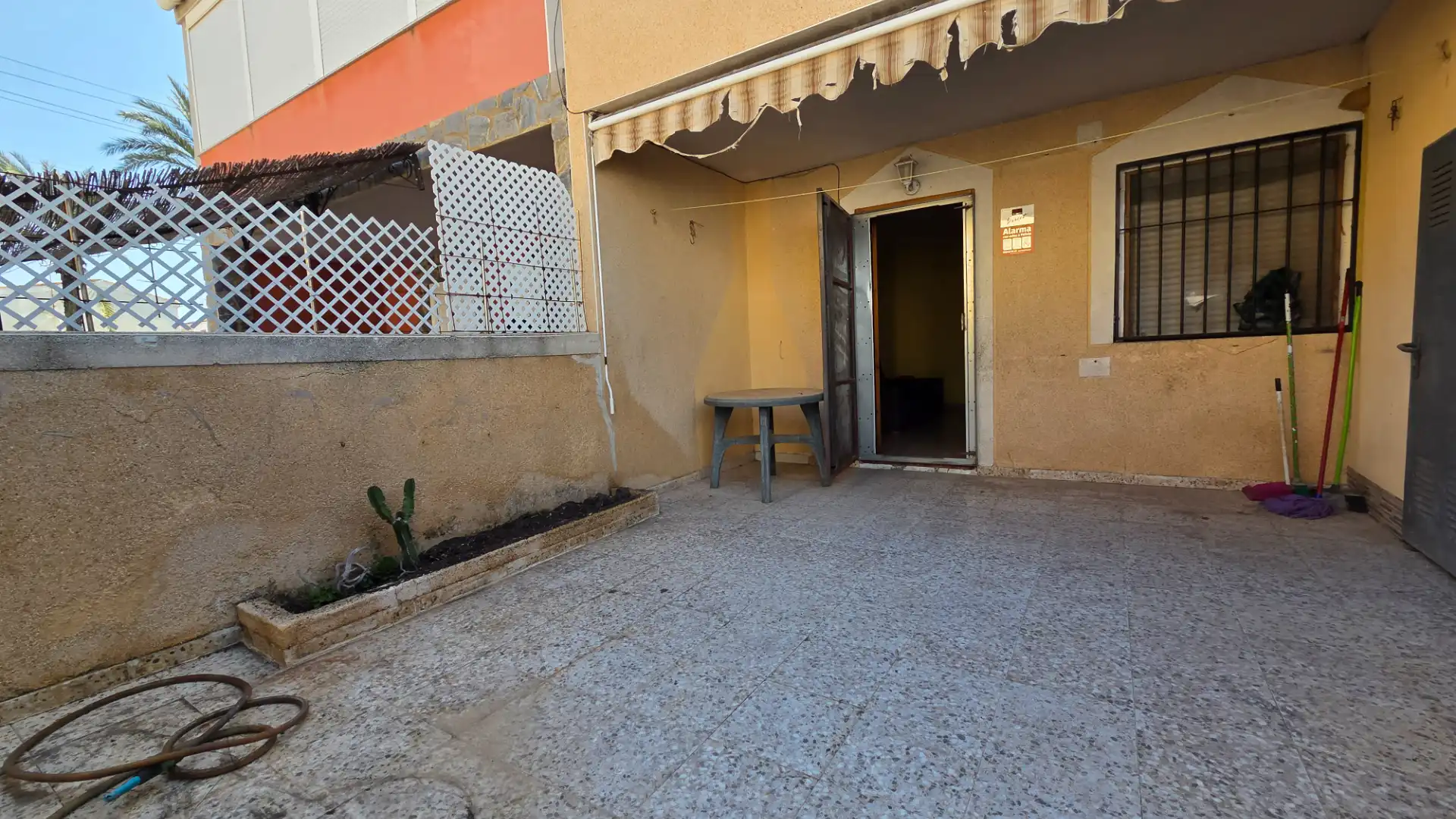 Vista exterior de Planta baixa en venda en Torrevieja amb Terrassa