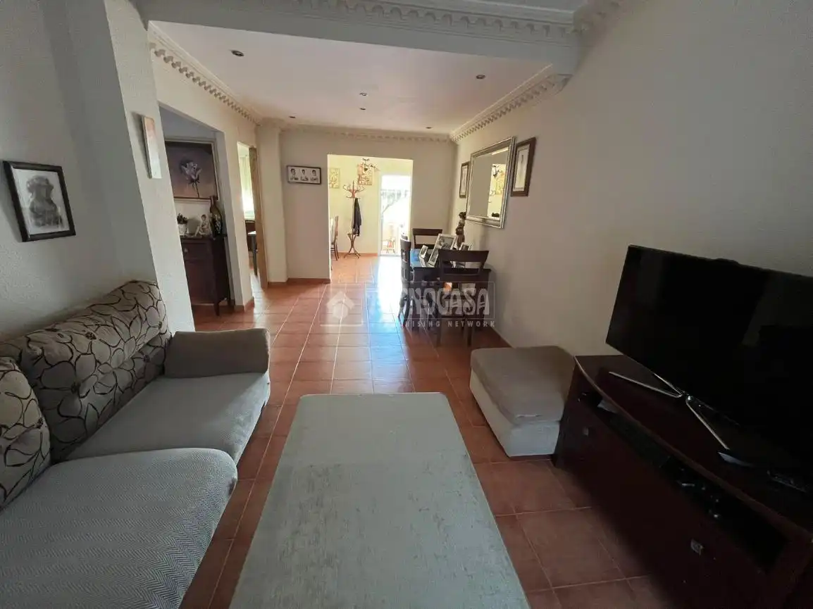 Sala de estar de Casa adosada en venta en Dos Hermanas con Terraza
