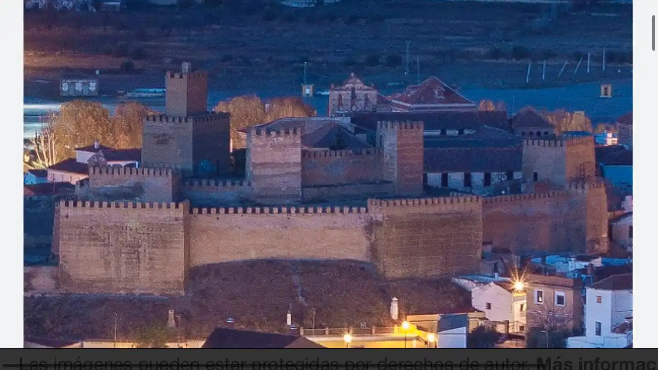 Vista exterior de Casa o xalet en venda en Guadix amb Terrassa, Moblat i Balcó