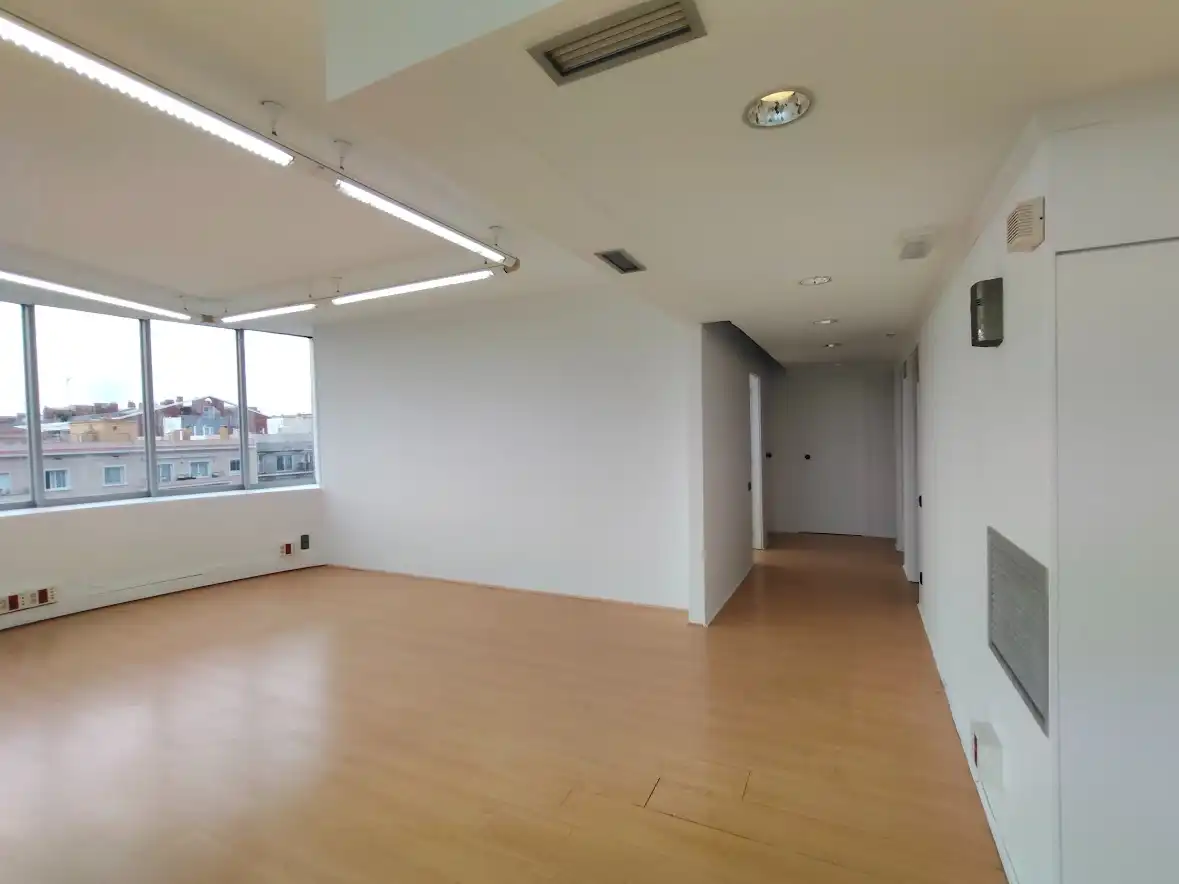 Oficina de alquiler en Les Corts