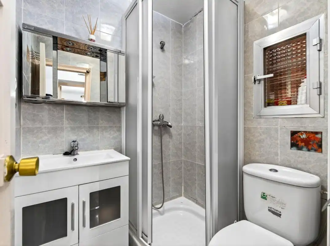 Baño de Planta baja en venta en Madrid con Calefacción