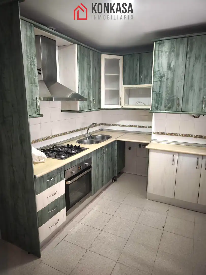 Kitchen of Flat for sale in Arcos de la Frontera  with Storage room
