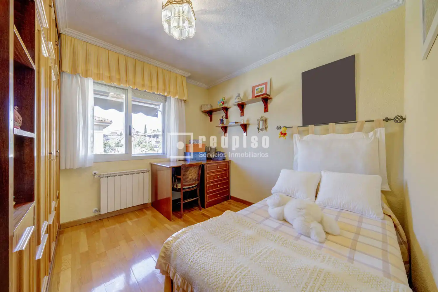 Bedroom of Houses for sale in Pozuelo de Alarcón  with Air Conditioner, Heating and Parquet flooring