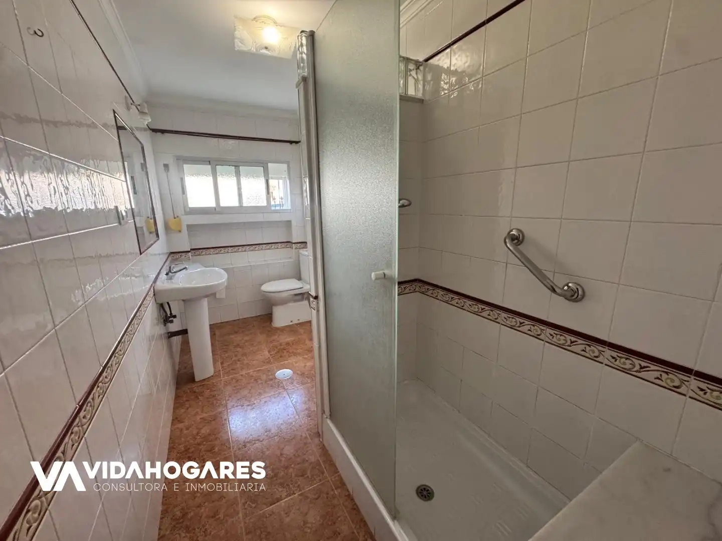 Bathroom of Flat for sale in Rota