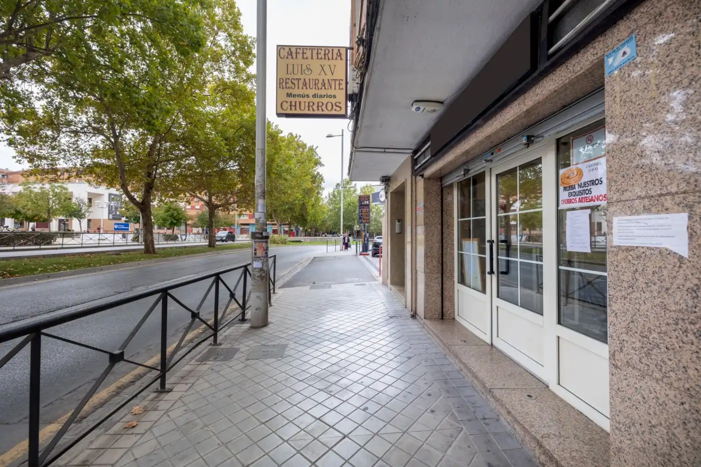 Vista exterior de Local en venta en Granada con Aire acondicionado y Amueblado