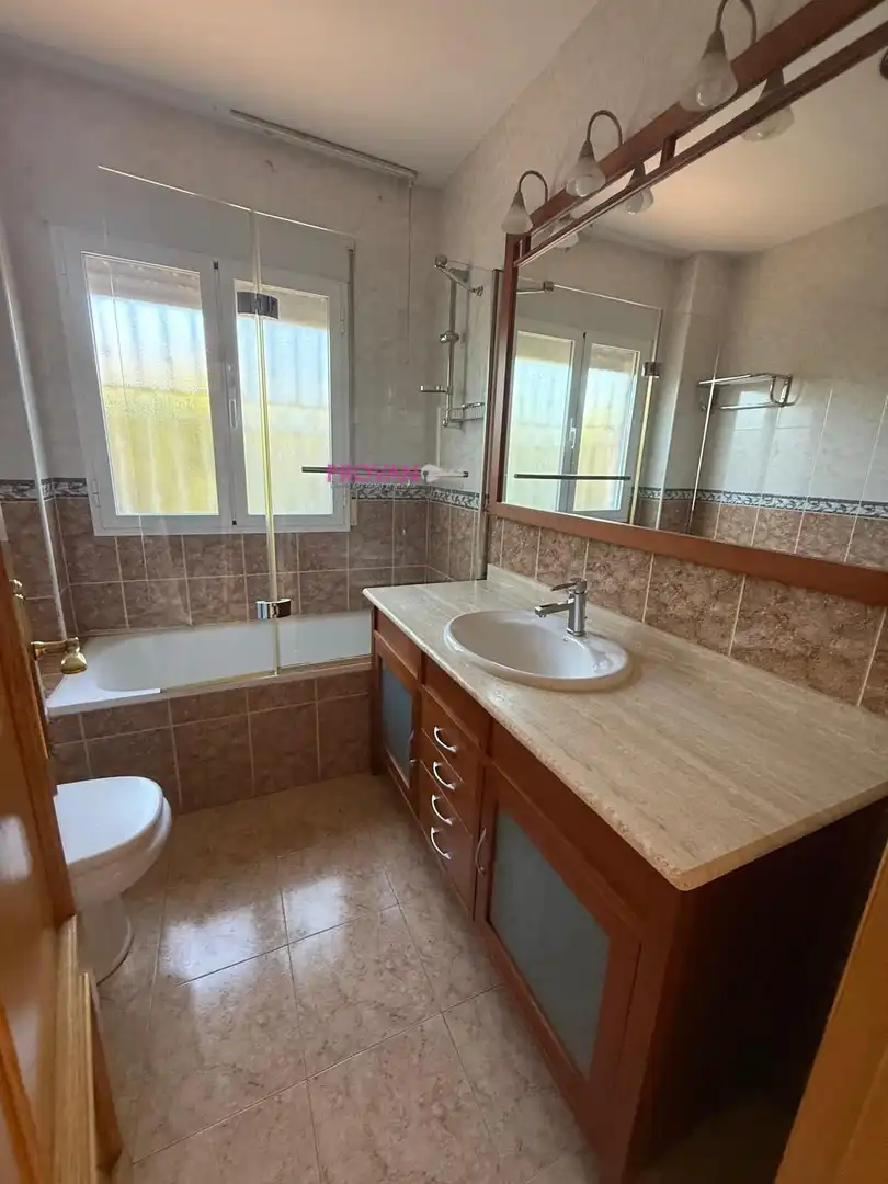 Baño de Casa o chalet en venta en Torres de la Alameda con Aire acondicionado, Calefacción y Terraza