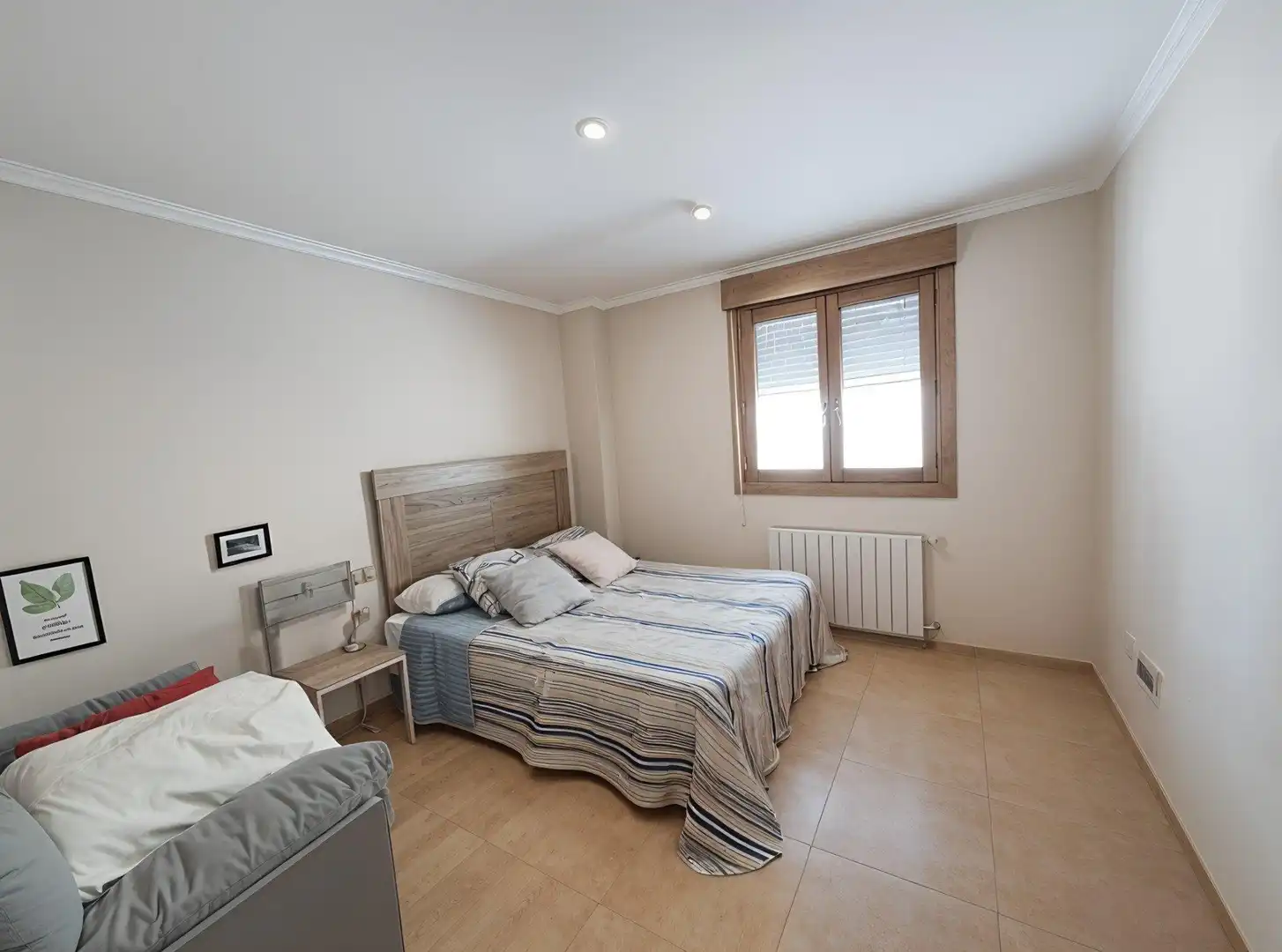 Schlafzimmer von Dachboden zum Verkauf in Benigànim mit Klimaanlage, Heizung und Terrasse