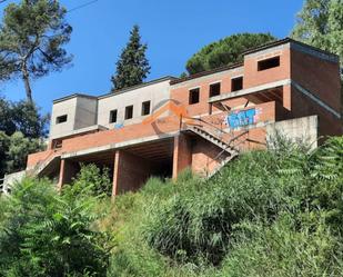 Vista exterior de Casa adosada en venda en Vacarisses amb Jardí privat