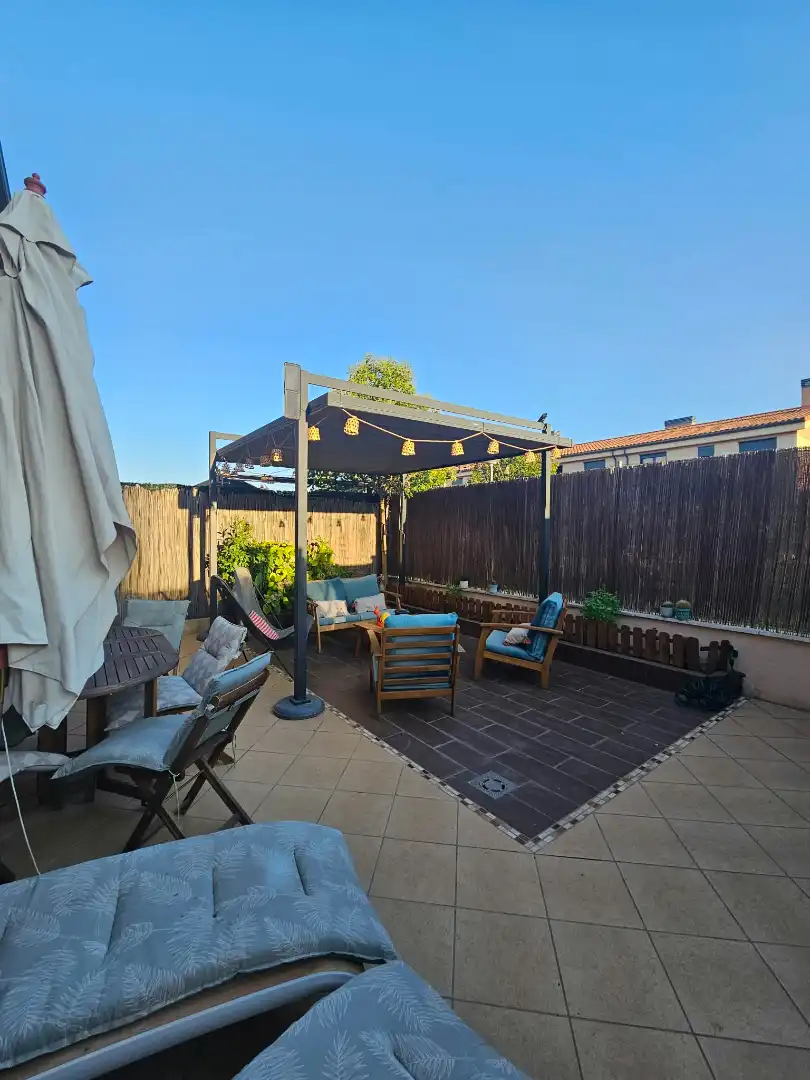 Terrassa de Casa o xalet en venda en Navalcarnero amb Calefacció, Jardí privat i Piscina comunitària