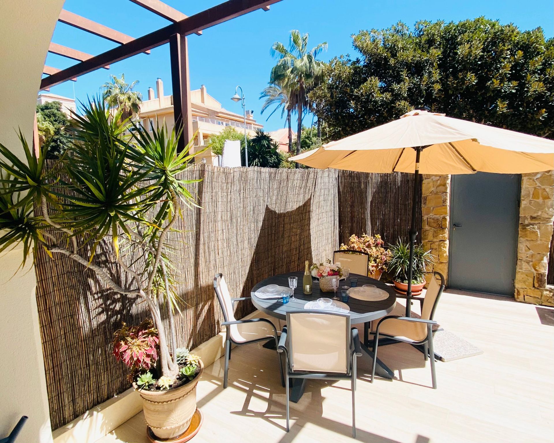 Terrassa de Casa adosada de lloguer en Marbella amb Aire condicionat, Traster i Moblat
