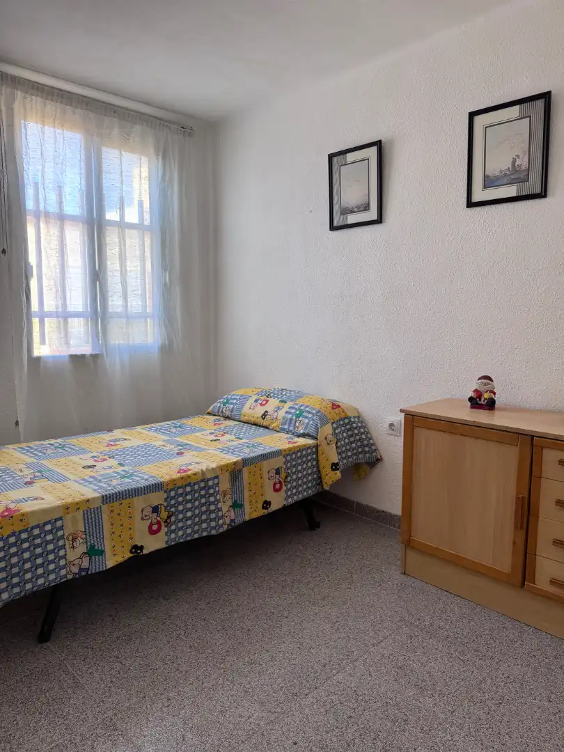 Habitación de Piso en venta en Castellón de la Plana / Castelló de la Plana con Jardín privado, Amueblado y Balcón