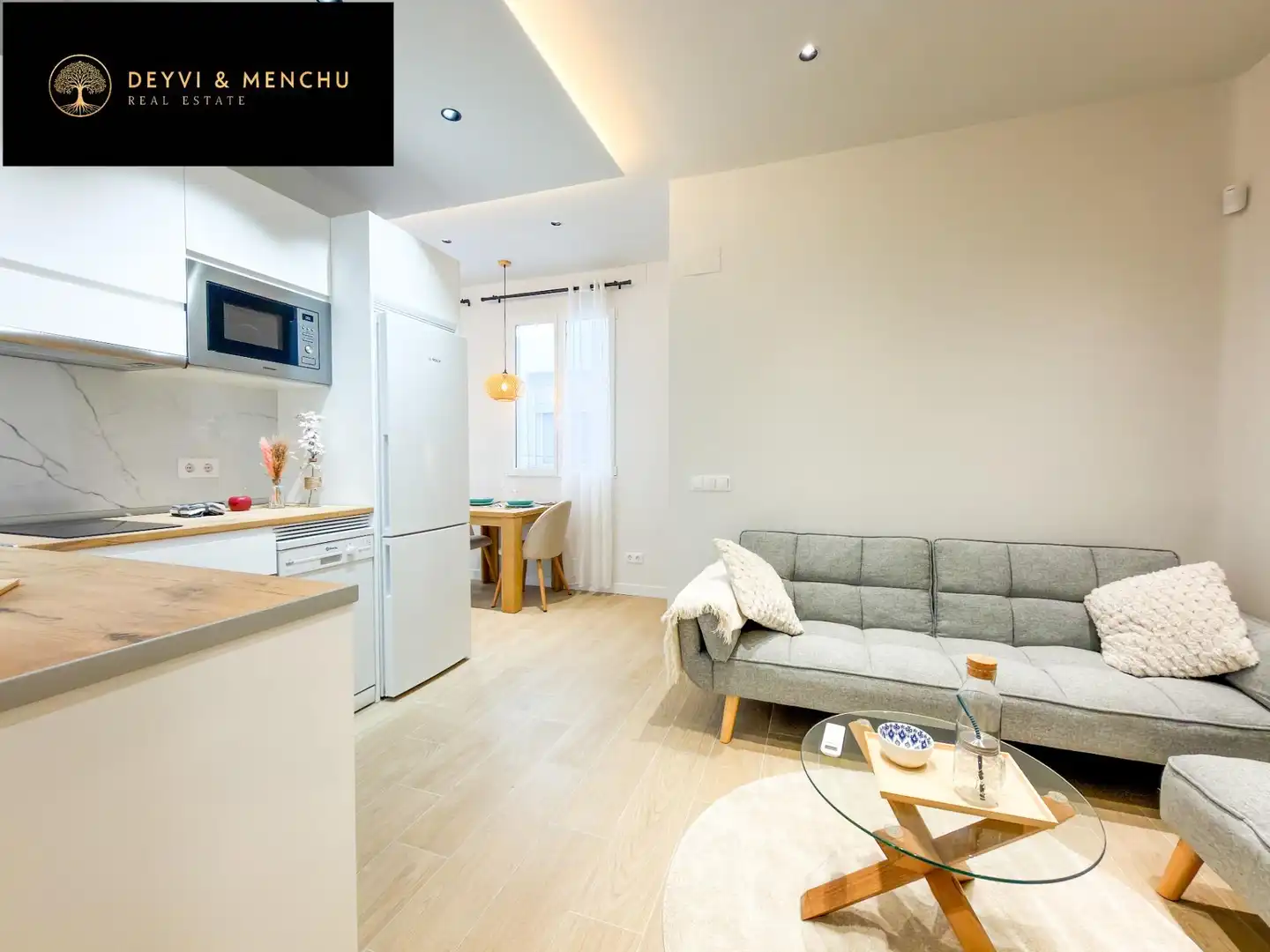 Living room of Flat for sale in Madrid  with Air Conditioner, Heating and Furnished