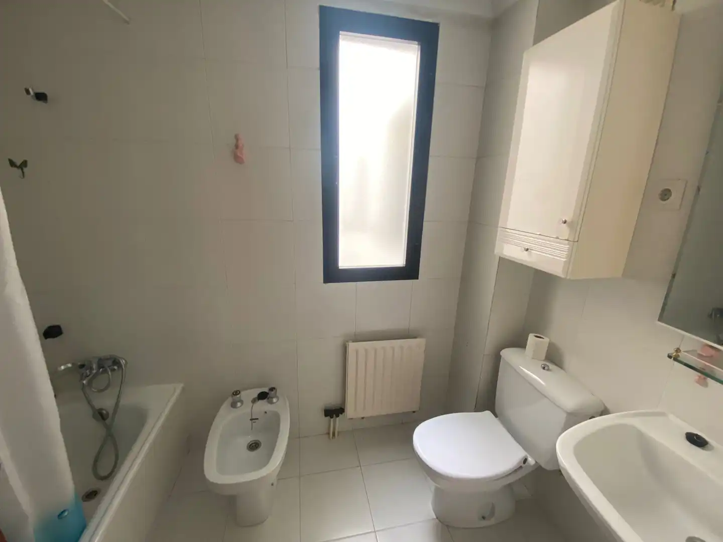 Badezimmer von Wohnung zur Miete in Burgos mit Möbliert