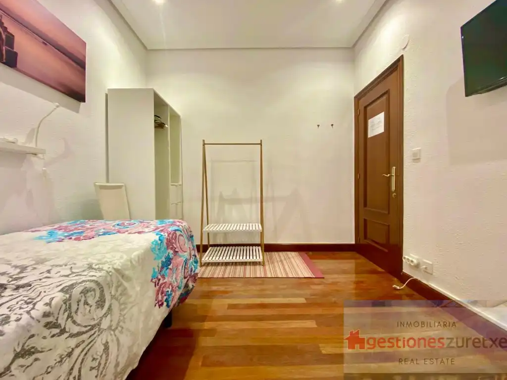 Bedroom of Flat for sale in Bilbao   with Furnished