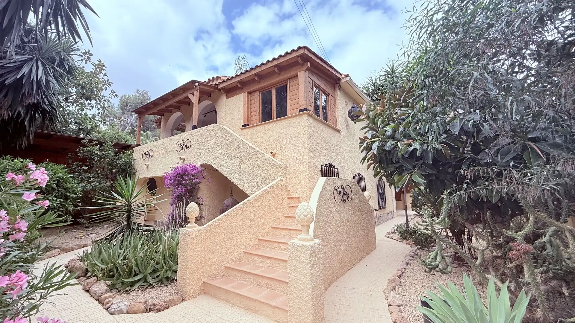 Vista exterior de Casa o xalet de lloguer en L'Alfàs del Pi amb Aire condicionat, Jardí privat i Piscina