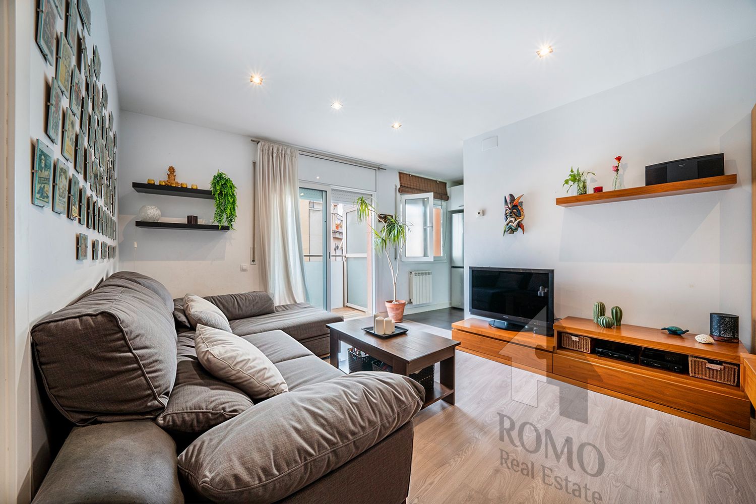 Living room of Flat for sale in Sant Boi de Llobregat  with Air Conditioner, Heating and Parquet flooring