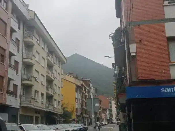Außenansicht von Wohnung zur Miete in Aller mit Balkon