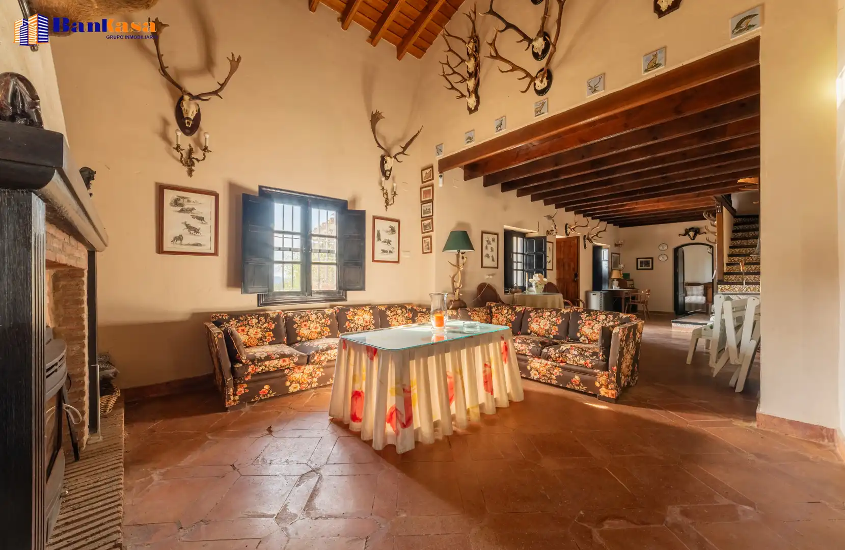 Sala d'estar de Casa o xalet en venda en Cortes de la Frontera amb Calefacció, Jardí privat i Moblat