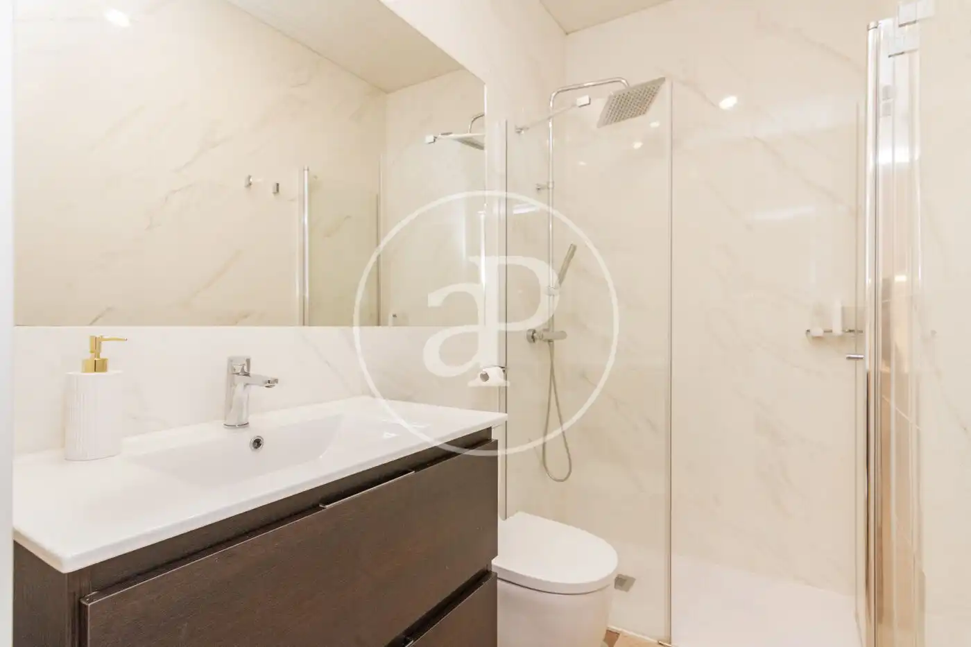 Baño de Piso de alquiler en Madrid con Aire acondicionado, Calefacción y Trastero